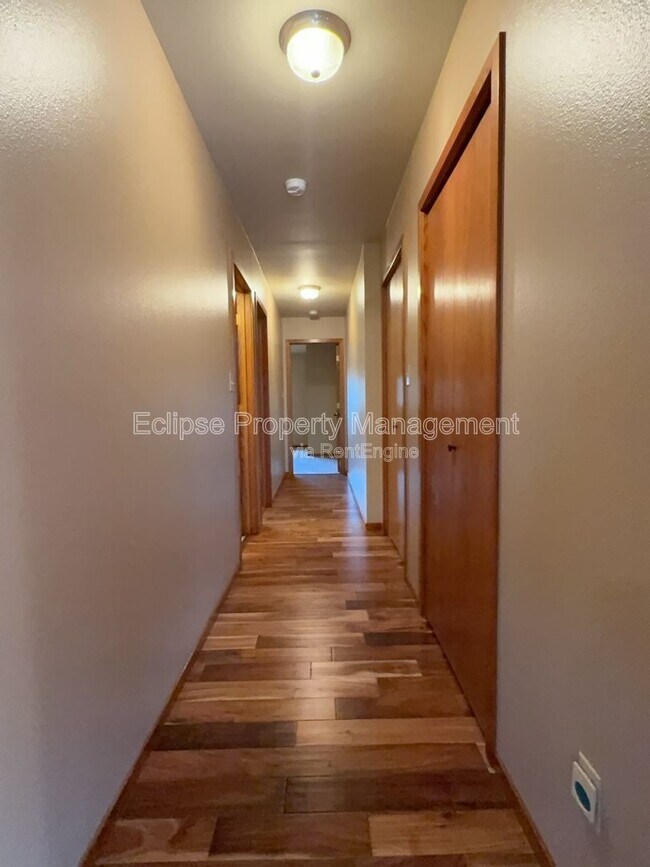 Building Photo - 2737 Sierra Vista Dr