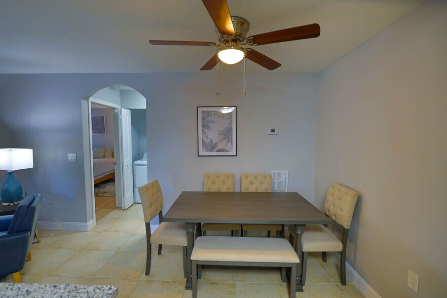 Building Photo - 8933 Manor Loop