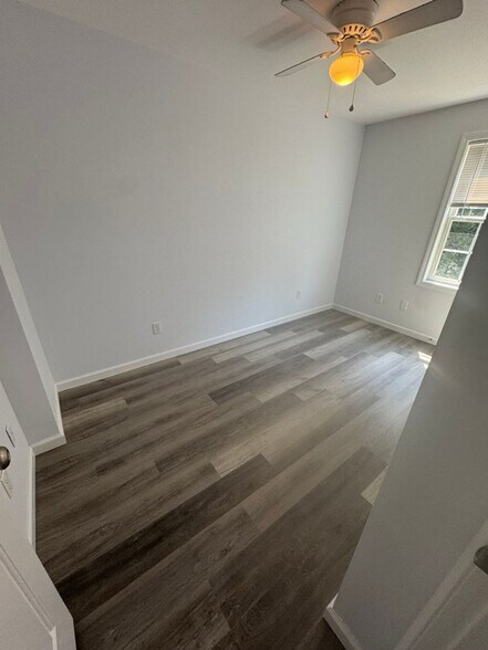 Building Photo - 135-137 Laconia St