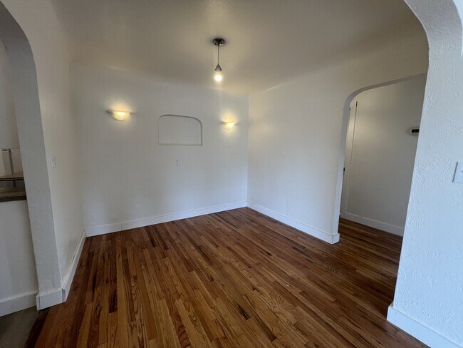Building Photo - 540 Tangent St