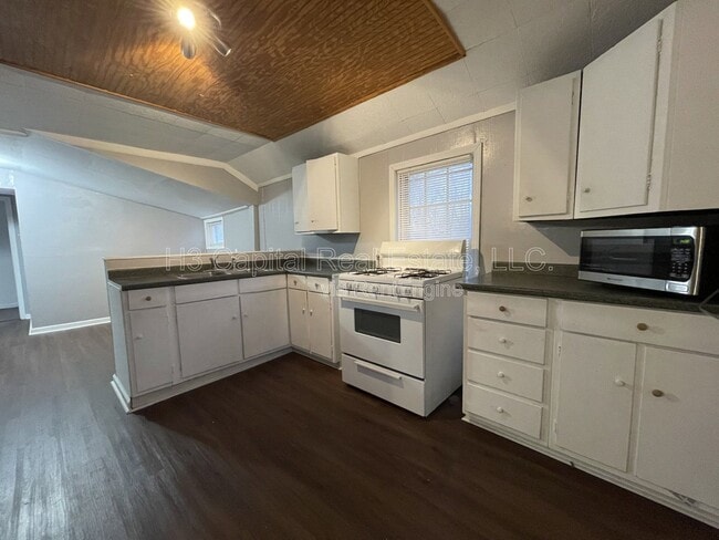 Building Photo - 77 Sunset Ave