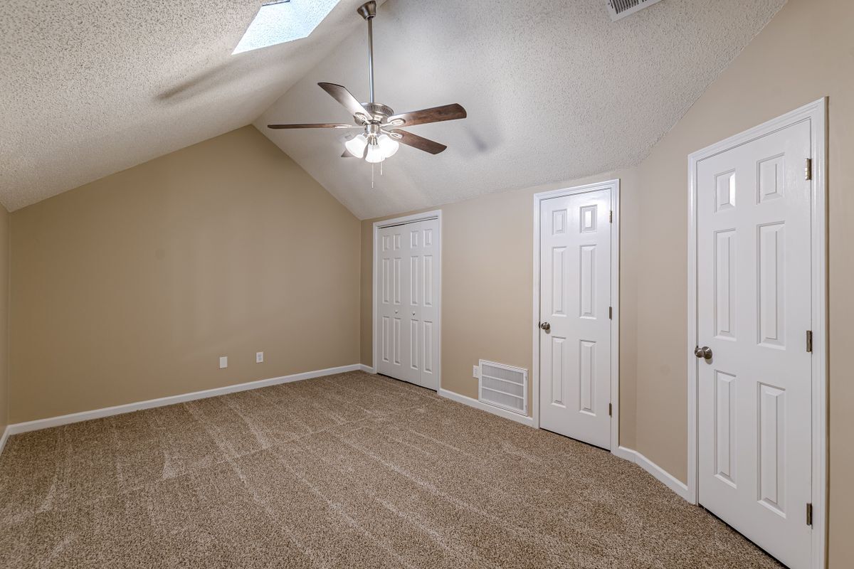 Building Photo - 9018 Stoneleigh Trce