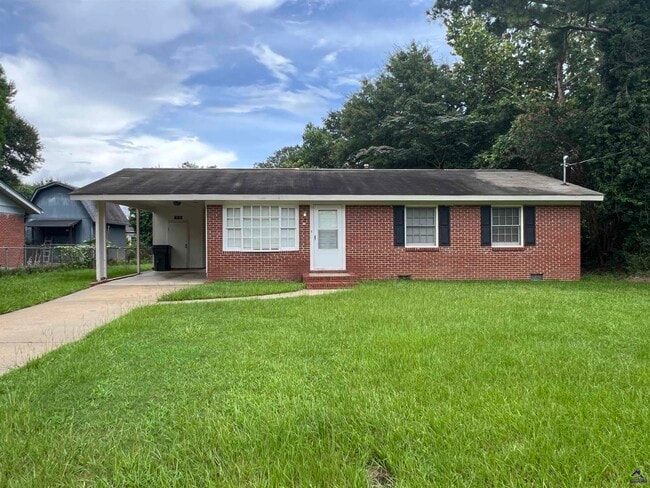 Primary Photo - 104 Merlin St