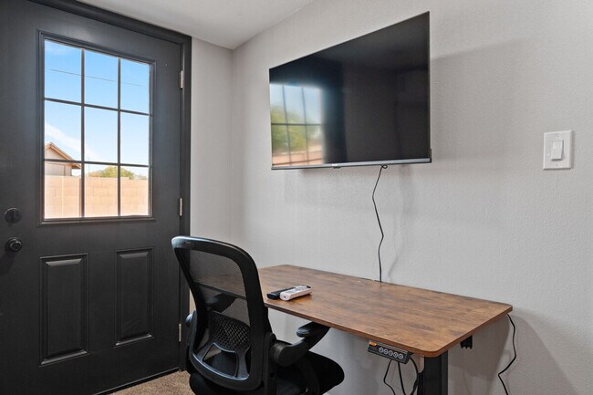 Building Photo - 4117 W Virginia Ave