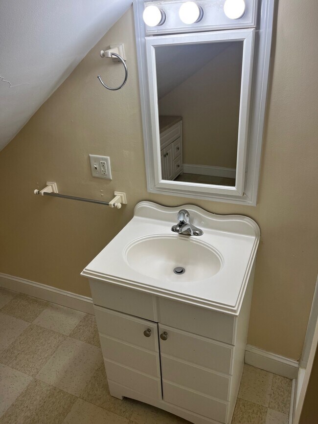 Building Photo - 3 City Ave