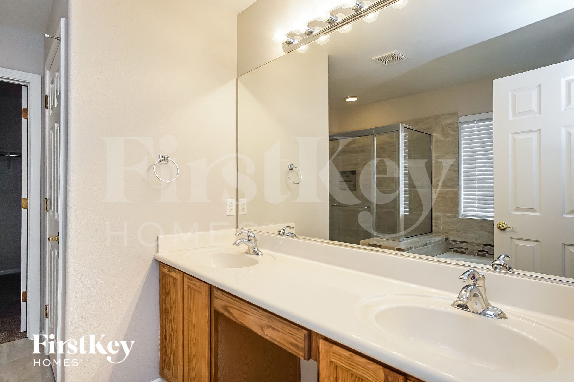 Building Photo - 985 Blue Lantern Dr