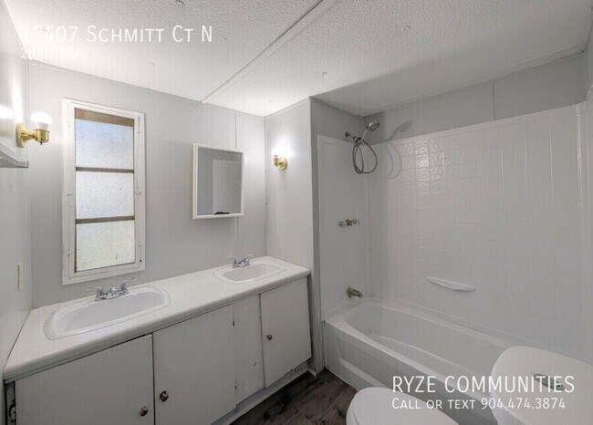 Building Photo - 12407 Schmitt Ct N