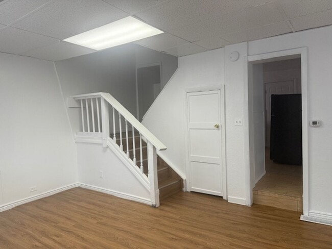 Building Photo - 2 Bedroom 1 Bath Single family home p