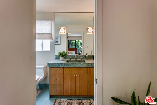 Building Photo - 8754 Dorrington Ave