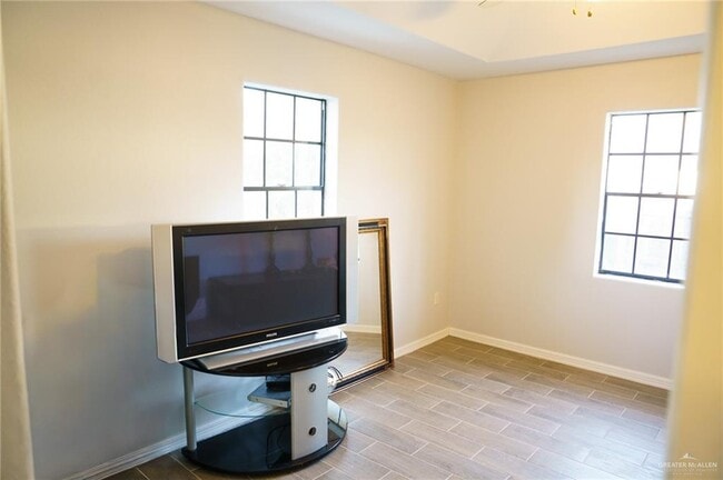 Building Photo - 19 Goldwing Wy