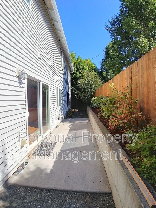 Building Photo - 7905 NE 64th Street