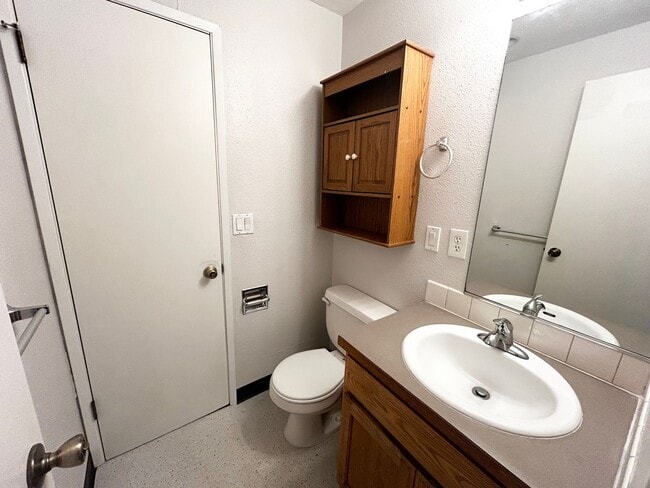 Building Photo - DW1217 - A