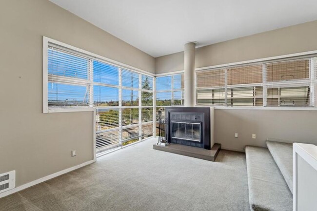 Building Photo - 2 bedroom in Seattle WA 98102