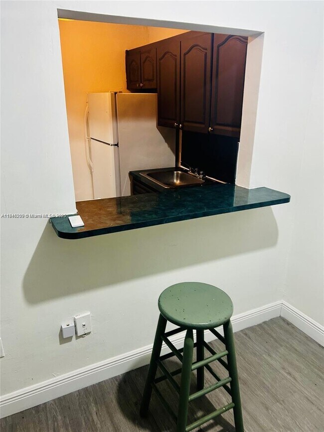 Building Photo - 1441 Lincoln Rd