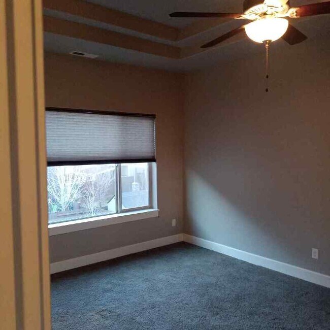 Building Photo - 62907 NE Nolan St