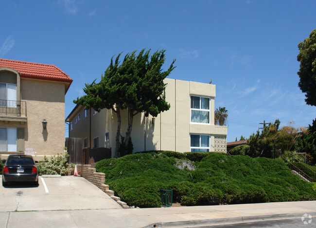 Building Photo - 2162 Thomas Ave