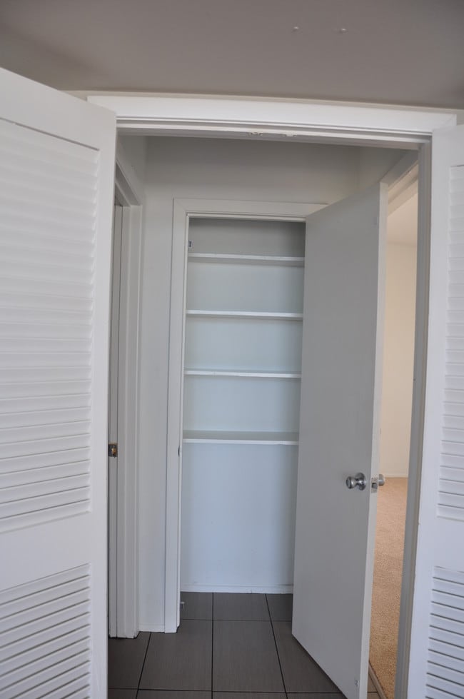 Building Photo - 1008 Clayton Nolen Dr