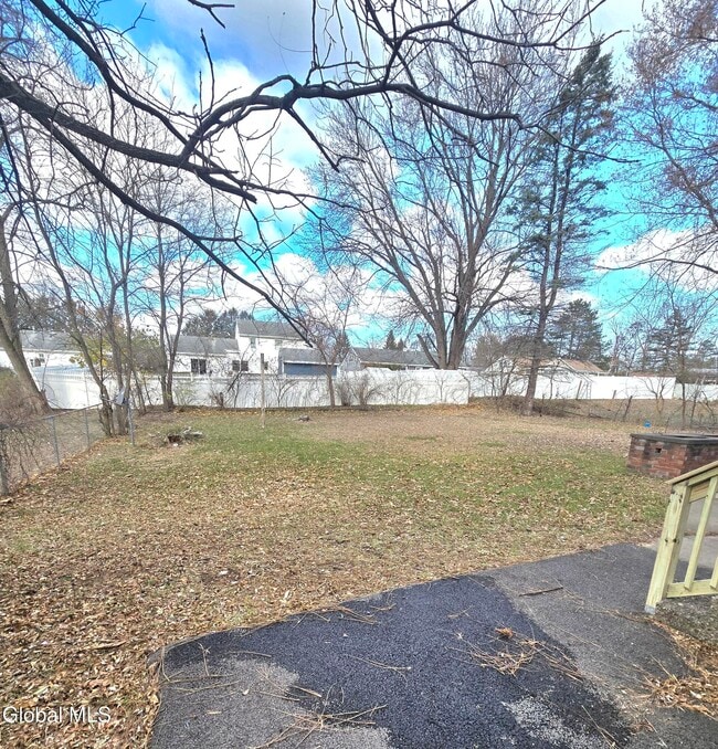 Building Photo - 19 Commodore St