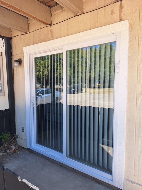 Building Photo - "Charming 2-Bed Apartment with Full Bath in Wichita's Heart!"  Hurry! Limited-Time Special: NO AP...