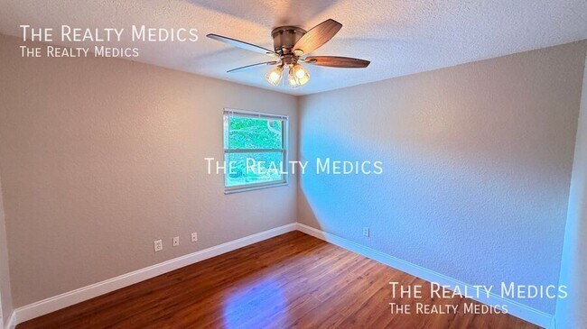 Building Photo - 3640 S St Lucie Dr