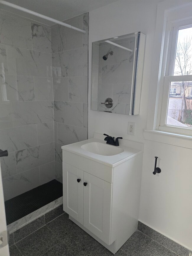 Building Photo - 308 Lincoln Ave