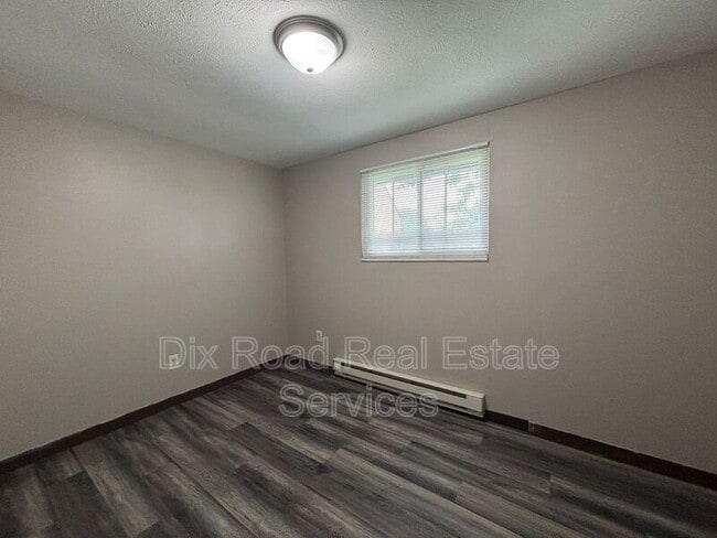 Building Photo - 739 Trumbull St