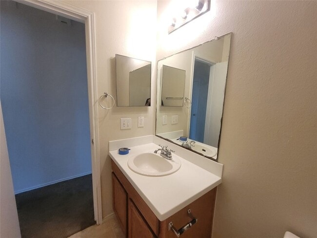 Building Photo - 2410 Lakecrest Village Ct