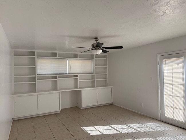 Building Photo - 5-Bedroom Home In Tempe