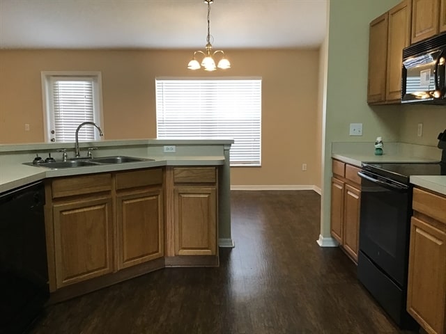 Building Photo - 754 46th Sq