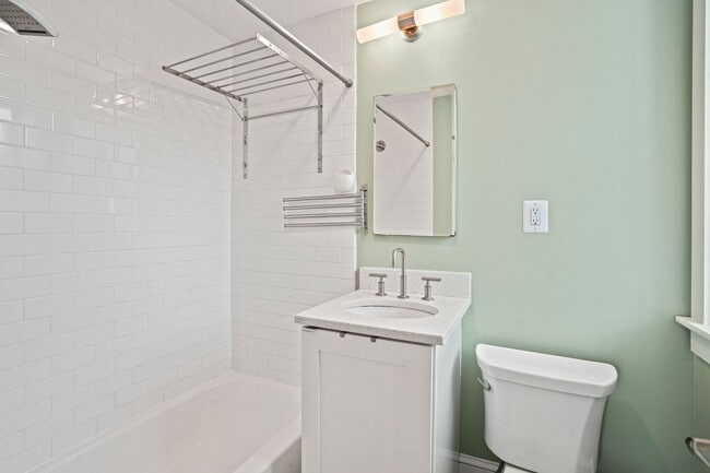 Building Photo - Bright Two-Bedroom in Columbia Heights | Pet frienldy!