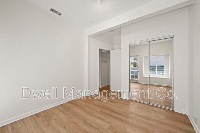 Building Photo - 8451 La Mesa Blvd