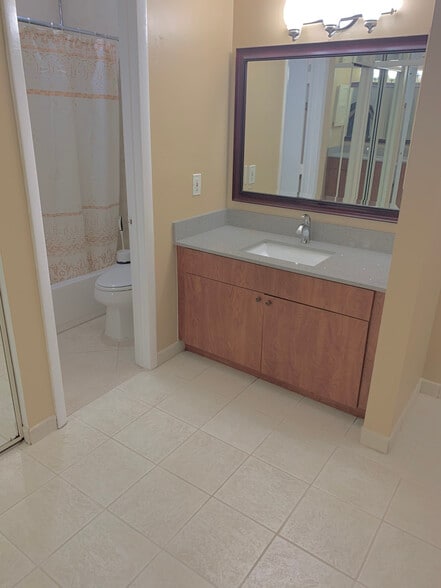 Master Bathroom - 13566 SW 11th Ln