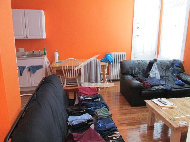 Building Photo - 324 Saint Paul St