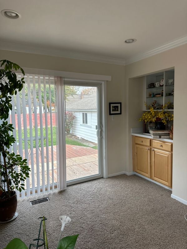 Building Photo - 14040 Labelle St