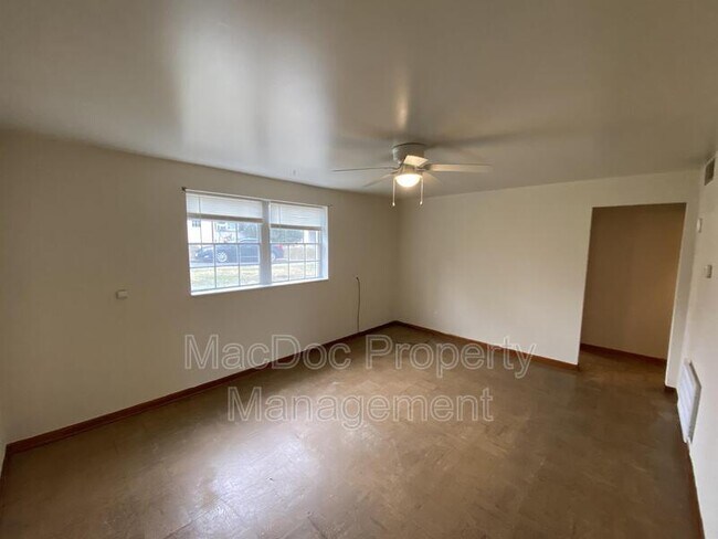 Building Photo - 423 Hill St