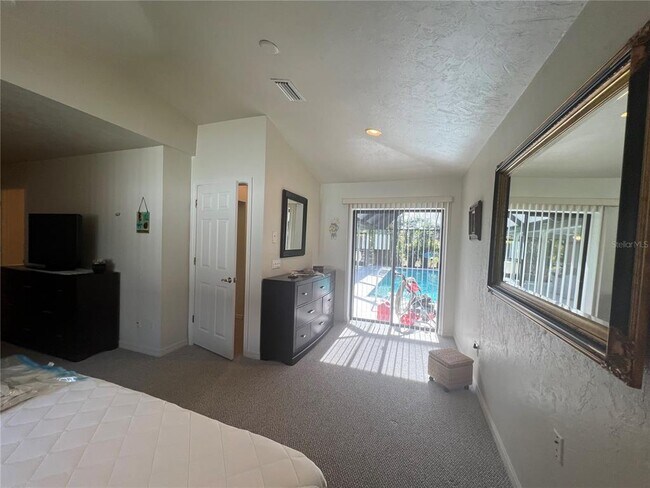 Building Photo - 3177 Clifford St