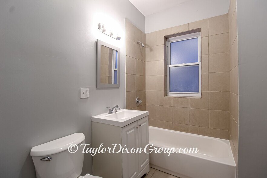 Building Photo - 6607 S Greenwood Ave