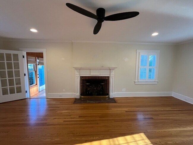 Building Photo - Beautifully Updated House in Forest Hills!