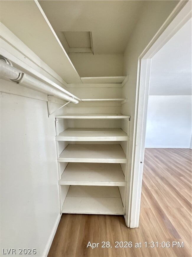 Building Photo - 210 S Mallard St