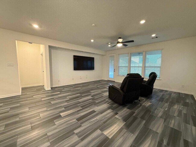 Building Photo - 15615 Birchdale Dr