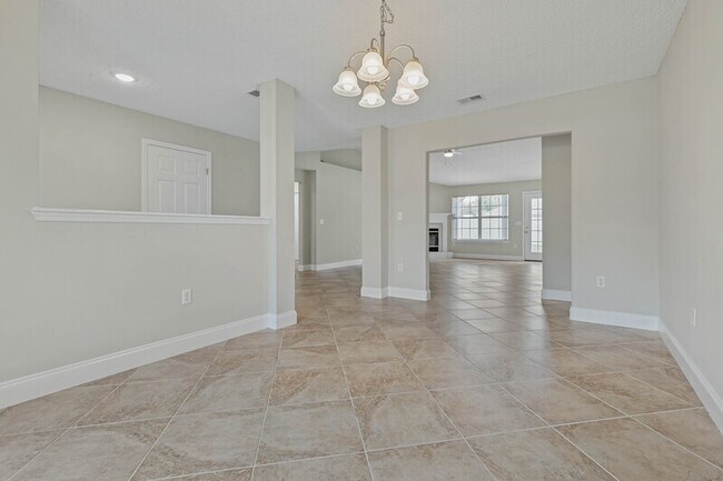 Building Photo - 6 Lemay Pl