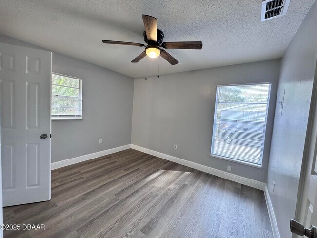 Building Photo - 704 Boston Ct