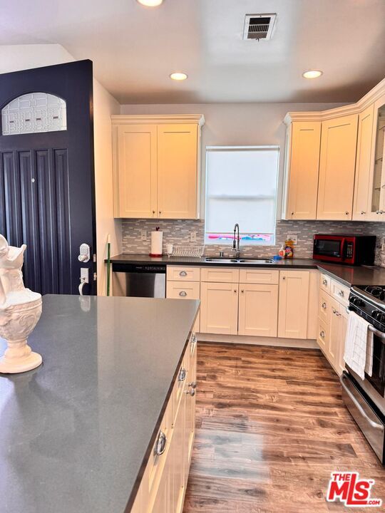 Building Photo - 7311 Gaviota Ave