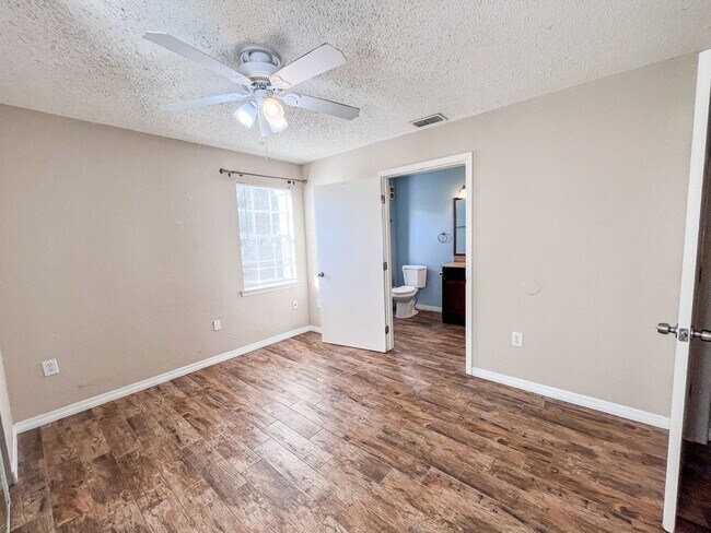 Building Photo - Windsor Park #1118 - Price Reduced!