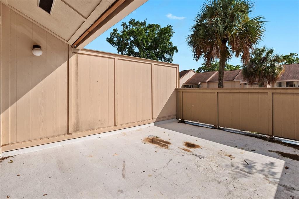 Building Photo - 833 NW 82nd Ave