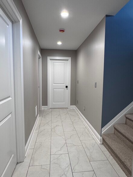 Building Photo - 21 Charles St