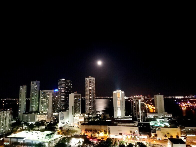 Building Photo - 1600 NE 1st Ave