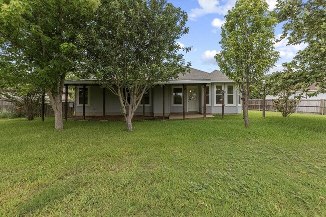 Building Photo - 206 Evergreen Cir