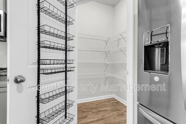Building Photo - 227 Shortmarsh St