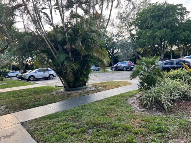 Building Photo - 9441 Evergreen Pl